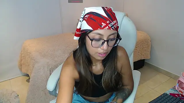 Snapshot of Gabi_morales chatting on December 5, 3:04 am Gabi morales online show from December 5, 3:04 am