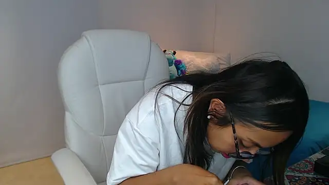 Snapshot of Gabi_morales chatting on February 10, 3:35 am Gabi morales online show from February 10, 3:35 am