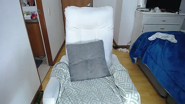 mondirty70 online show from December 15, 6:51 am