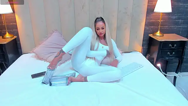 MelanieLexxx online show from December 19, 6:45 pm