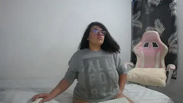 mabigomez00 online show from March 13, 9:16 am