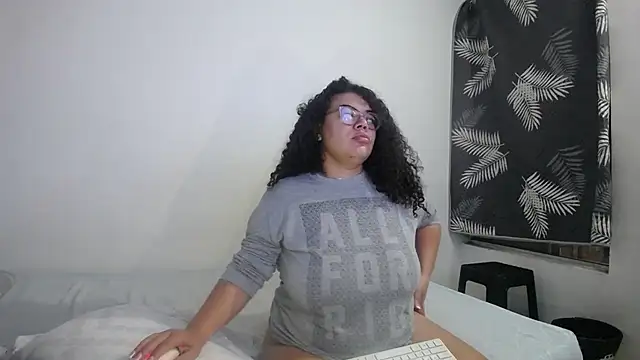 mabigomez00 online show from April 4, 9:18 am