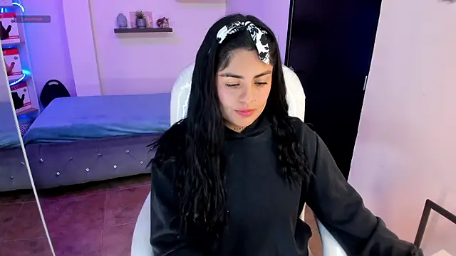 Snapshot of Catalinaa_martinez chatting on December 3, 8:28 pm Catalinaa martinez online show from December 3, 8:28 pm