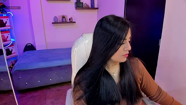 Snapshot of Catalinaa_martinez chatting on December 14, 8:18 pm Catalinaa martinez online show from December 14, 8:18 pm