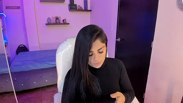 Snapshot of Catalinaa_martinez chatting on December 17, 8:54 pm Catalinaa martinez online show from December 17, 8:54 pm