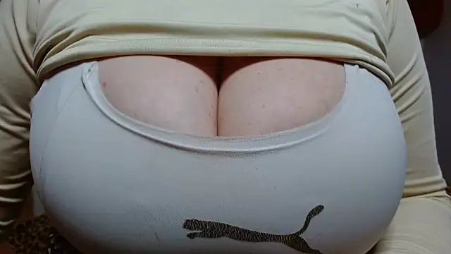 Snapshot of AnnyelinnaLove chatting on January 31, 4:58 am AnnyelinnaLove online show from January 31, 4:58 am