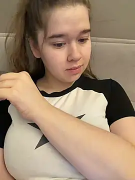 HornyGirlH online show from April 18, 4:27 am