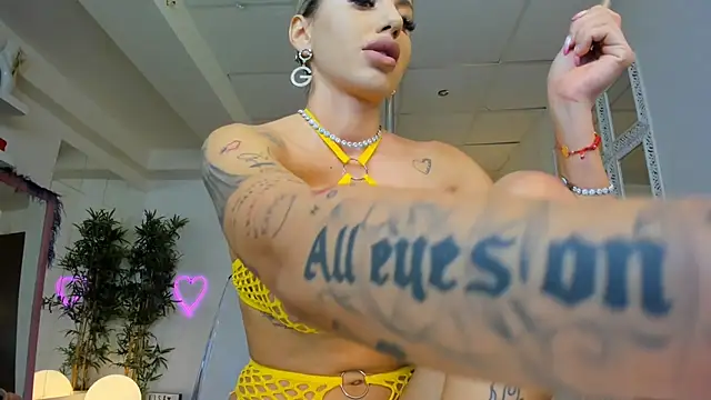 LisaAkira online show from December 9, 4:15 pm