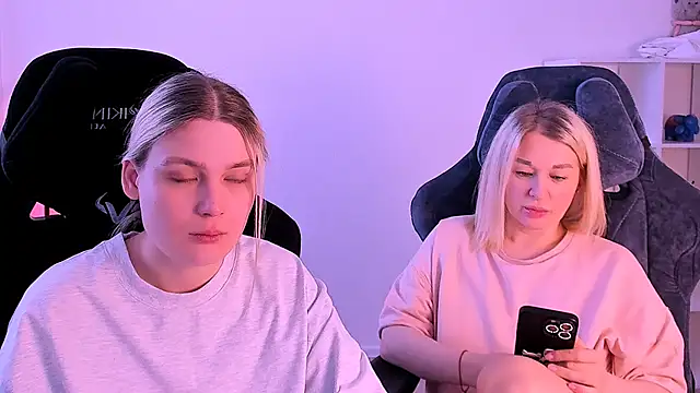 hotblonds online show from December 19, 9:40 am