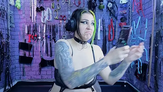 PANDORANEZZ online show from March 8, 12:20 pm