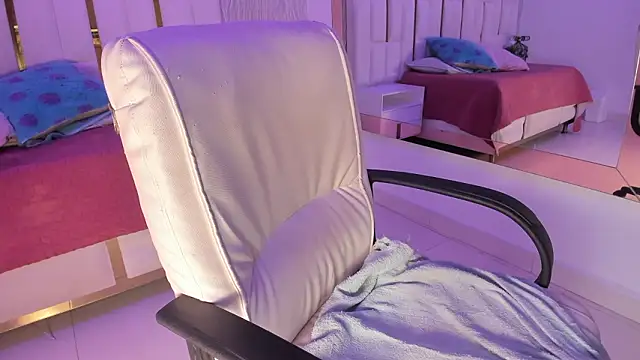 Snapshot of Meghan_stonne_ chatting on January 18, 7:17 pm Meghan stonne online show from January 18, 7:17 pm