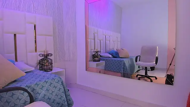 Snapshot of Meghan_stonne_ chatting on February 8, 7:17 pm Meghan stonne online show from February 8, 7:17 pm