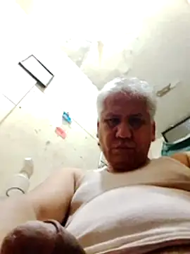 Momlover2022 online show from April 8, 9:15 pm