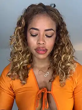 SarahCinnamon- online show from March 29, 6:41 pm