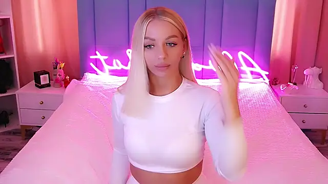 AllwaysHotJ online show from January 31, 5:40 am