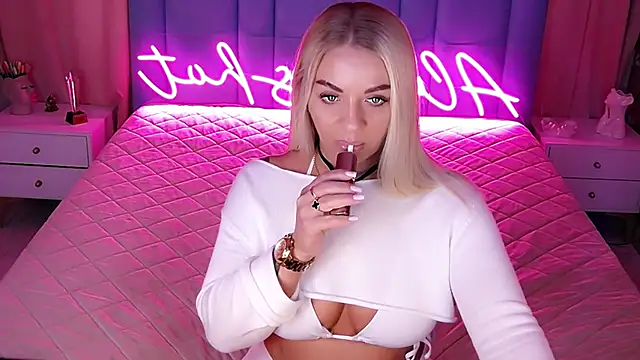 AllwaysHotJ online show from March 8, 1:47 am