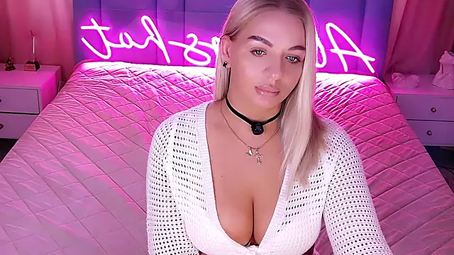 AllwaysHotJ online show from April 13, 2:17 am