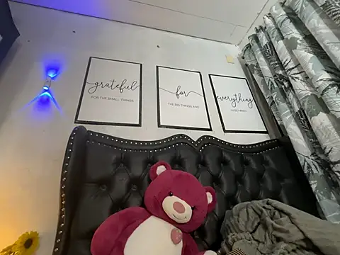 Miss Deliciousness online show from March 26, 6:24 pm