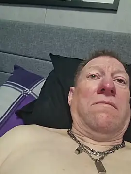 tomtom111111 online show from February 14, 1:52 pm