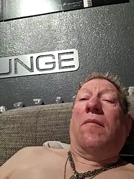 tomtom111111 online show from February 28, 11:17 pm