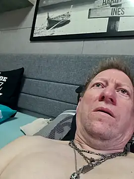 tomtom111111 online show from April 23, 2:52 pm