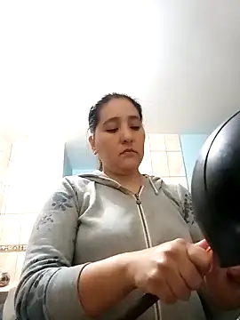 Snapshot of Gatubela212 chatting on October 3, 11:02 pm Gatubela212 online show from October 3, 11:02 pm