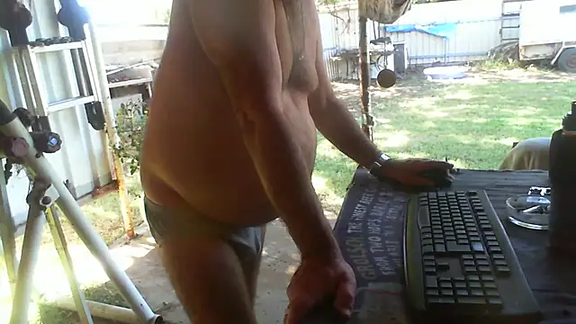 Snapshot of herbie010666 chatting on April 21, 3:13 am herbie010666 online show from April 21, 3:13 am
