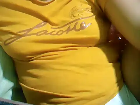 Snapshot of ashlylove25 chatting on May 15, 11:45 pm ashlylove25 online show from May 15, 11:45 pm