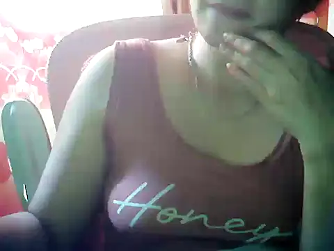Snapshot of ashlylove25 chatting on June 1, 1:29 am ashlylove25 online show from June 1, 1:29 am