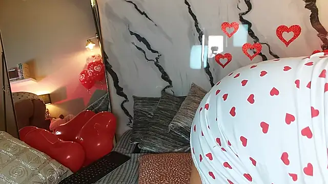 Madissononee online show from February 15, 8:33 am