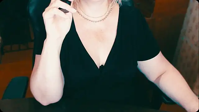 Snapshot of AlisaHot55 chatting on December 12, 3:59 pm AlisaHot55 online show from December 12, 3:59 pm