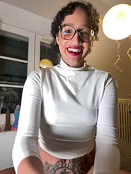 Lauyako online show from February 6, 7:29 pm