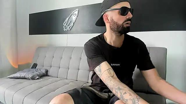 Snapshot of MattxFeet chatting on December 18, 9:40 pm MattxFeet online show from December 18, 9:40 pm