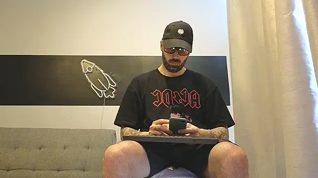 Snapshot of MattxFeet chatting on January 13, 5:18 pm MattxFeet online show from January 13, 5:18 pm