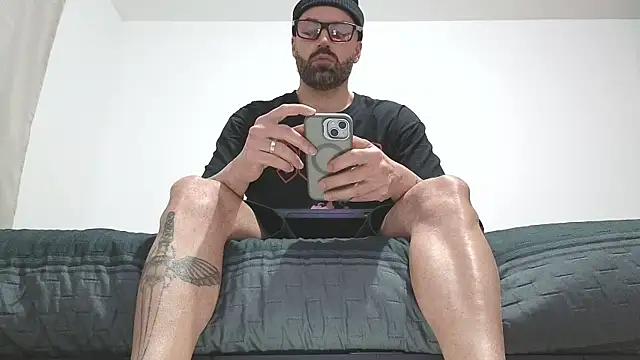 Snapshot of MattxFeet chatting on April 14, 11:11 pm MattxFeet online show from April 14, 11:11 pm