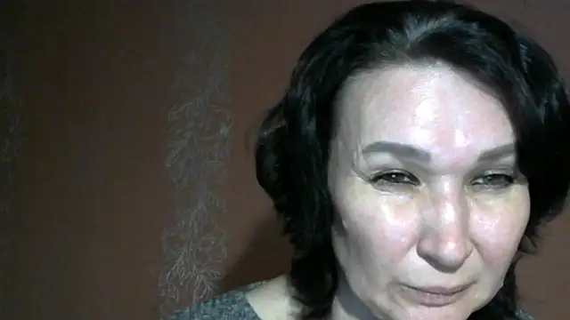 PrettyAndWild online show from September 19, 3:45 pm