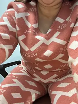 Snapshot of Preet_Kaur_69 chatting on January 18, 9:57 am Preet Kaur 69 online show from January 18, 9:57 am