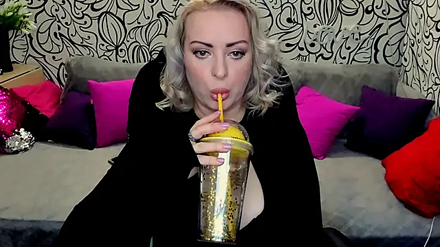 Hotdreamhere online show from February 5, 11:02 am