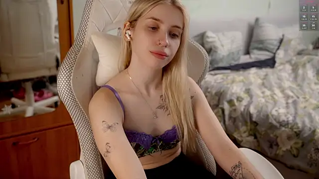 ho1yho1e online show from April 10, 6:45 pm