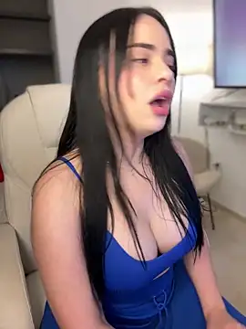 Snapshot of GeorginaJones chatting on January 13, 11:17 pm GeorginaJones online show from January 13, 11:17 pm