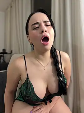 Snapshot of GeorginaJones chatting on January 30, 2:49 am GeorginaJones online show from January 30, 2:49 am