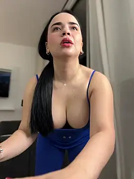 Snapshot of GeorginaJones chatting on February 1, 2:16 am GeorginaJones online show from February 1, 2:16 am