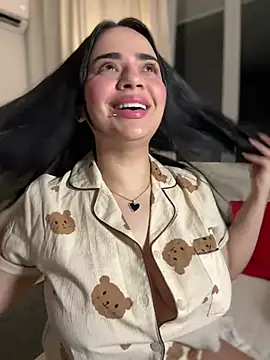 Snapshot of GeorginaJones chatting on March 23, 12:36 am GeorginaJones online show from March 23, 12:36 am