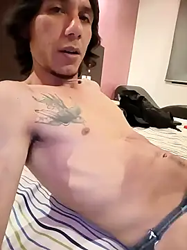 Snapshot of Latinopervs chatting on February 1, 6:21 am Latinopervs online show from February 1, 6:21 am