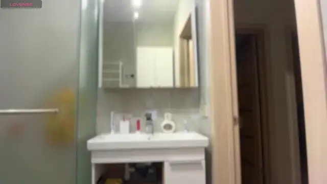 Snapshot of Butterfly-_ chatting on February 23, 4:37 pm Butterfly- online show from February 23, 4:37 pm