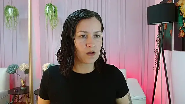 Britney taylor  online show from February 5, 6:59 pm