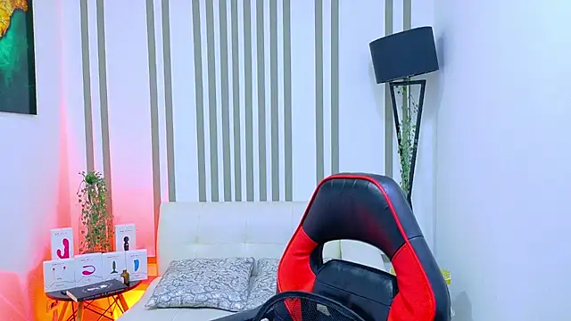 Britney taylor  online show from December 4, 5:32 pm