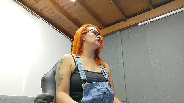 Britney taylor  online show from January 6, 7:06 pm