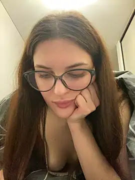 little belucci online show from January 29, 5:56 pm