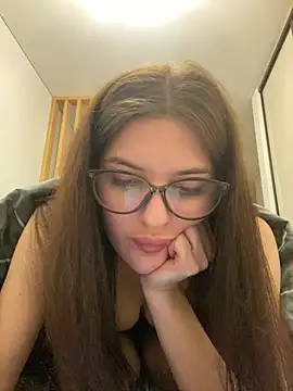 little belucci online show from February 3, 5:24 pm